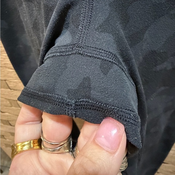 Lululemon Align Black Camouflage Leggings Size 4 20” inseam - Picture 2 of 3